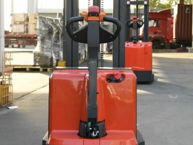 Tay điều khiển của xe nâng điện đứng lái 1.4 tấn