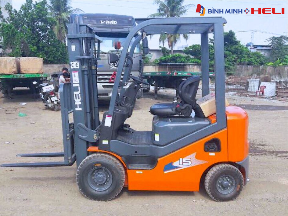 Xe nâng dầu 1.5 tấn Heli