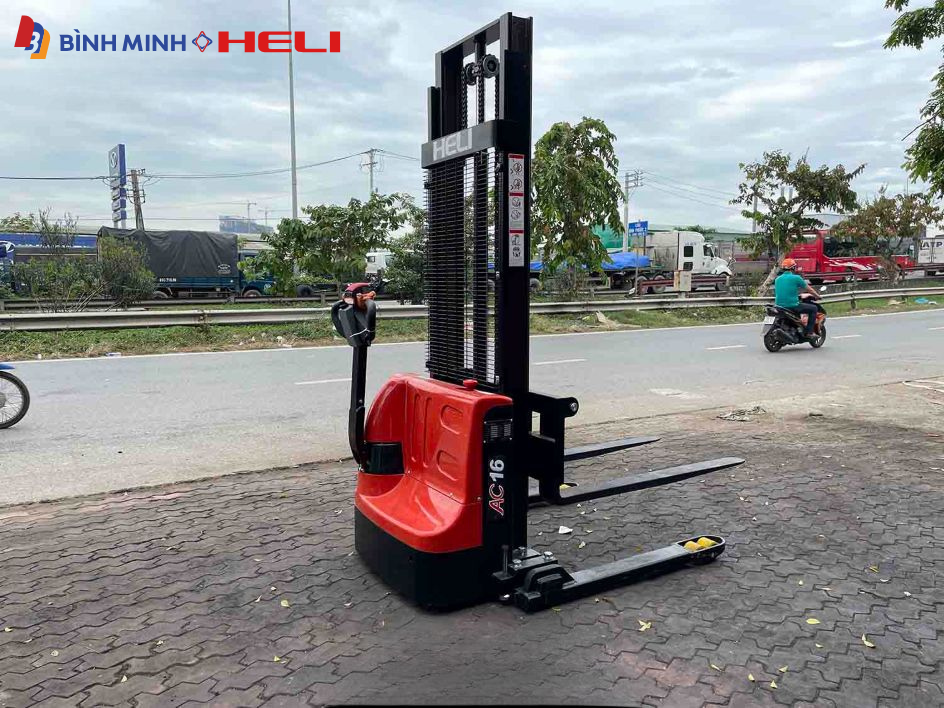 Thiết kế nhỏ gọn của xe nâng điện tay cao Heli 1.6 tấn