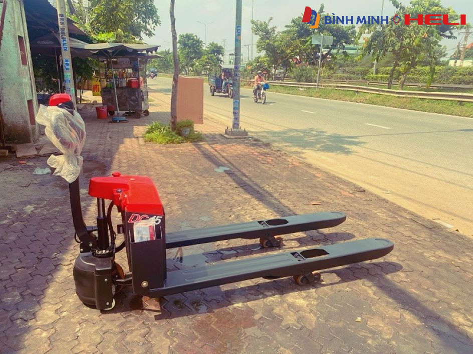 Xe nâng điện thấp 1.5 tấn