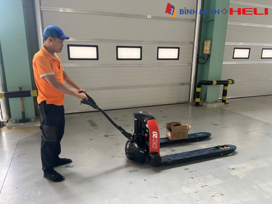 Xe nâng điện thấp Heli 2 tấn