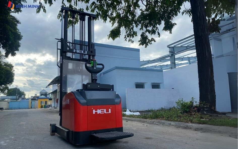 Xe nâng tay điện hữu dụng trong thực tế