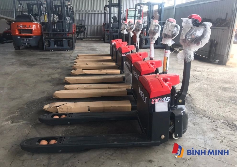 Bàn giao xe nâng điện tay thấp 1.5 tấn Heli tại xưởng