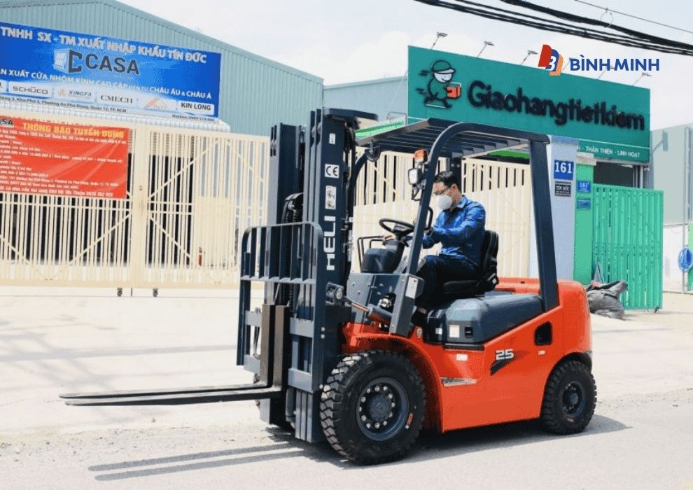 Tại sao nên lựa chọn xe nâng chính hãng?