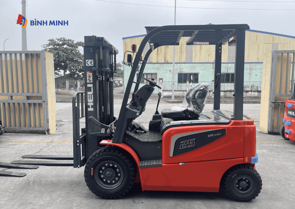 Xe nâng điện 4 bánh