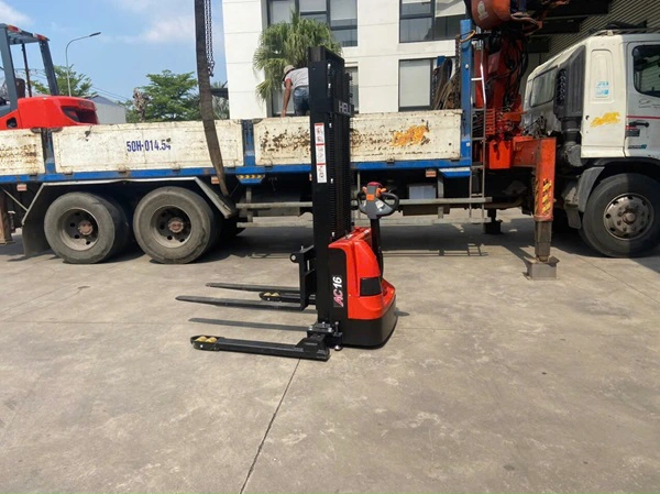 Xe nâng điện đứng lái 1.6 tấn Heli