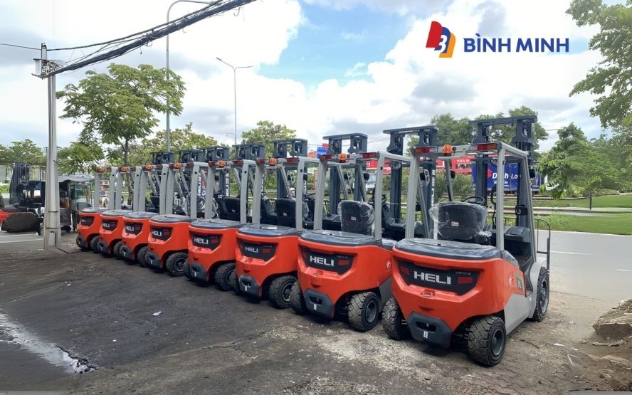 Bàn giao xe nâng điện tại Bình Minh