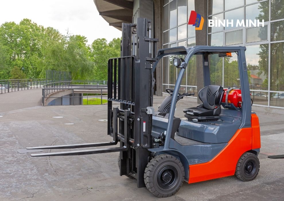 Xe Nâng Điện Heli – Giải Pháp Xanh Cho Kho Bãi
