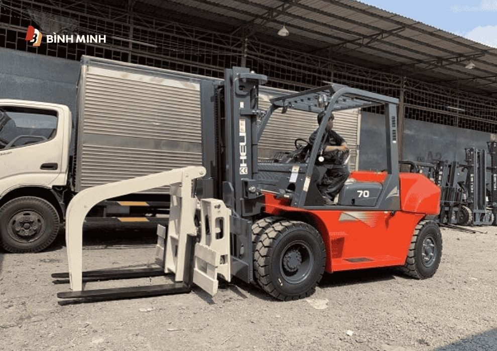 Xe nâng dầu 7 tấn kèm càng