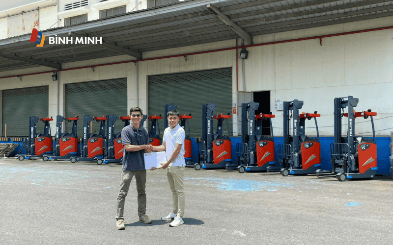 Bàn giao xe nâng Heli cho công ty cho thuê thiết bị xây dựng, y tế, điện tử