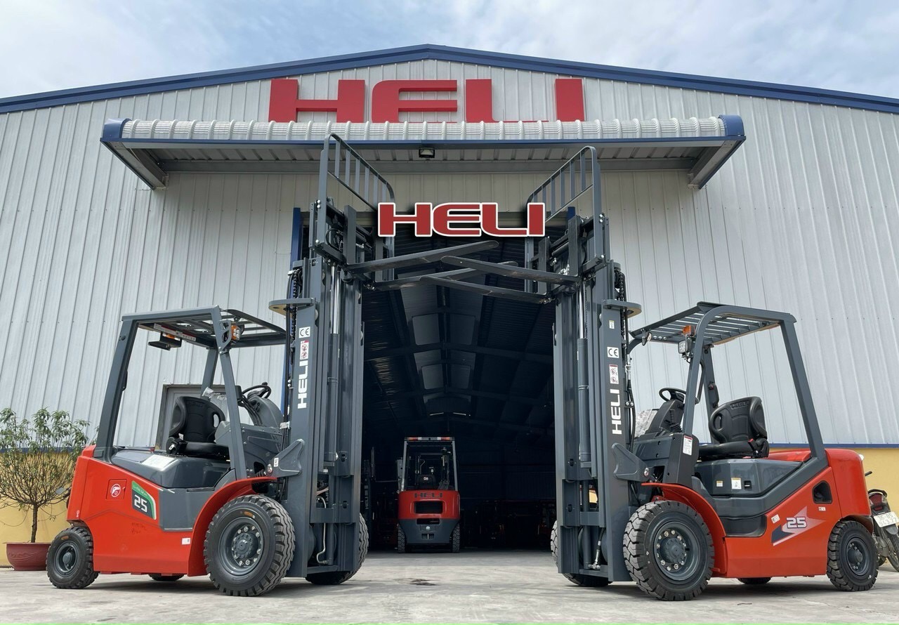 xe nâng điện và xe nâng dầu