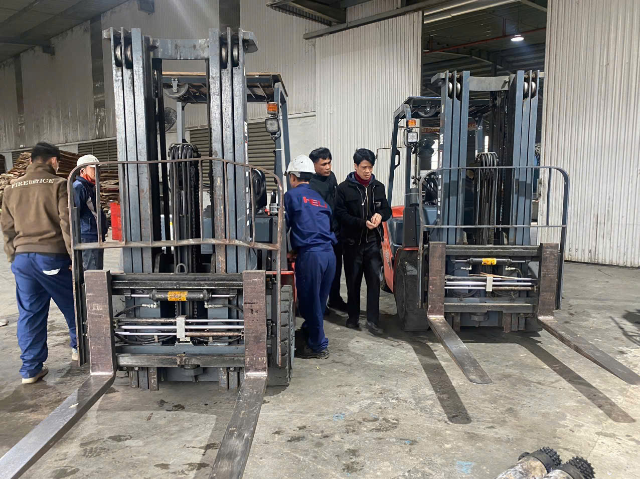 Đội Ngũ Kỹ Thuật Viên Chuyên Môn Cao