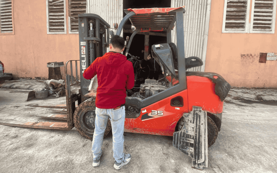 kiểm tra khung và càng nâng