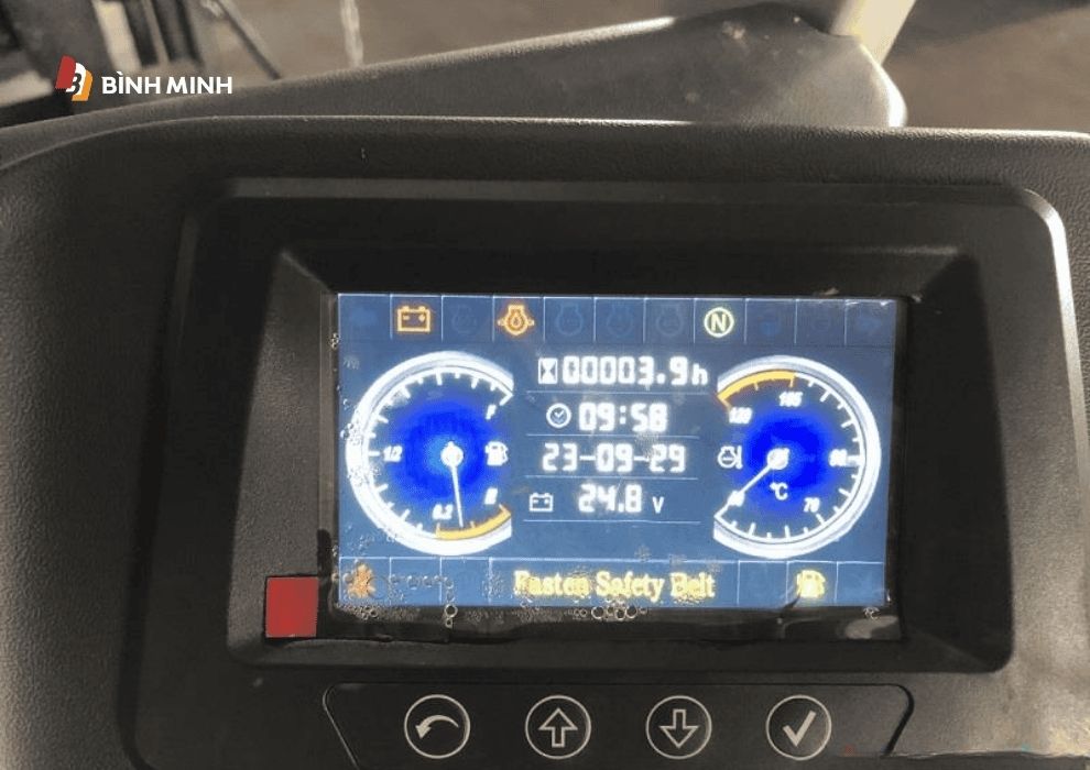 Màn hình LCD hiện đầy đủ thông số 