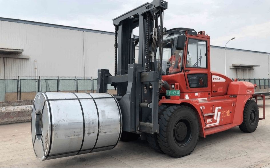 Xe nâng dầu 16 tấn sử dụng tại cơ sở sản xuất thép