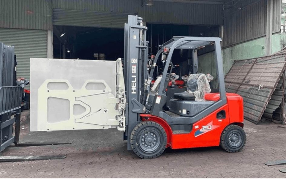 Xe nâng càng xoay kẹp carton