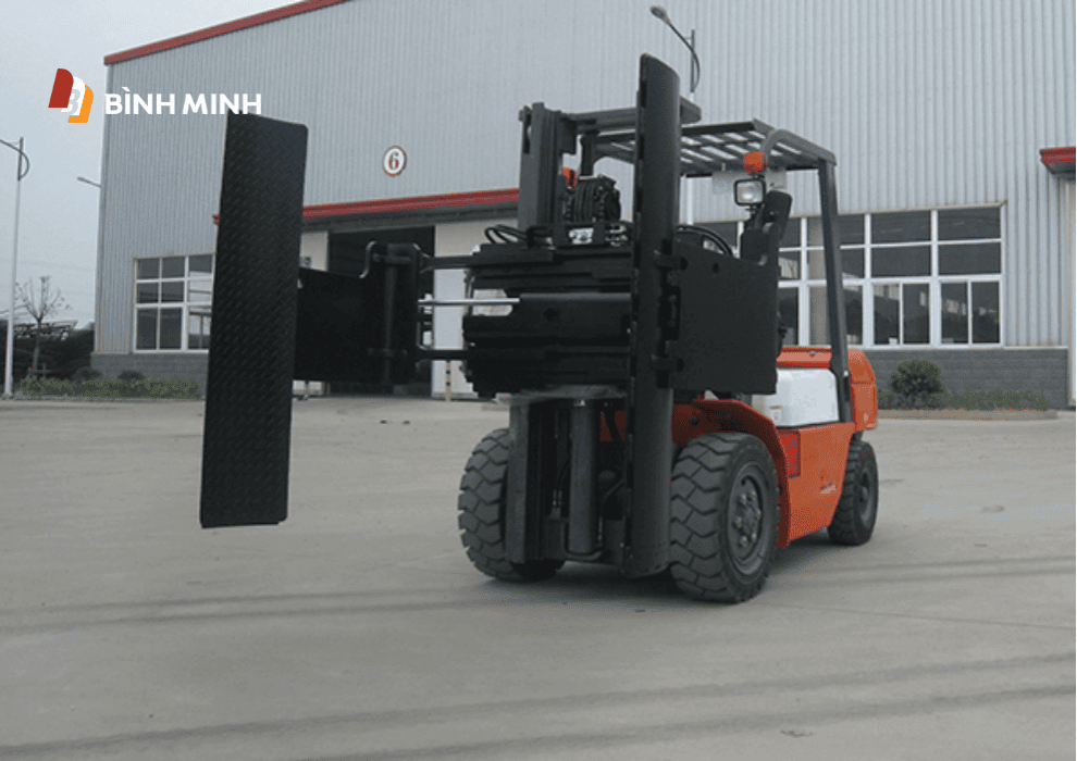 xe nâng kẹp lốp 