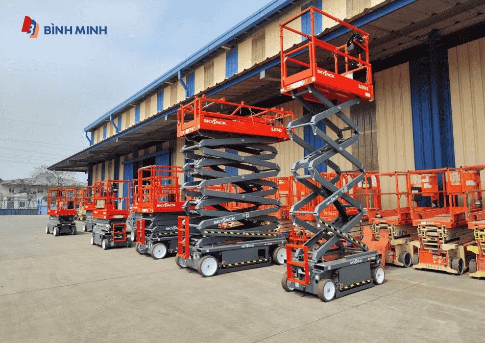 Xe nâng người cắt kéo dễ dàng vận hành