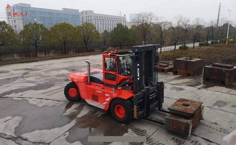 Xe nâng dầu Diesel gây tiếng ồn