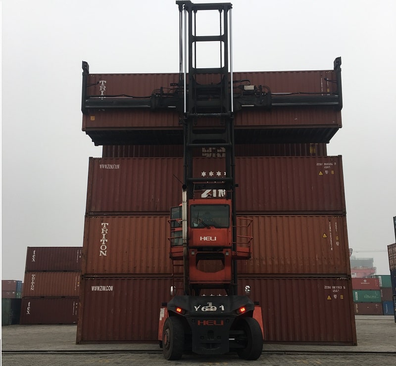 Xe nâng container rỗng (Reach Stacker)