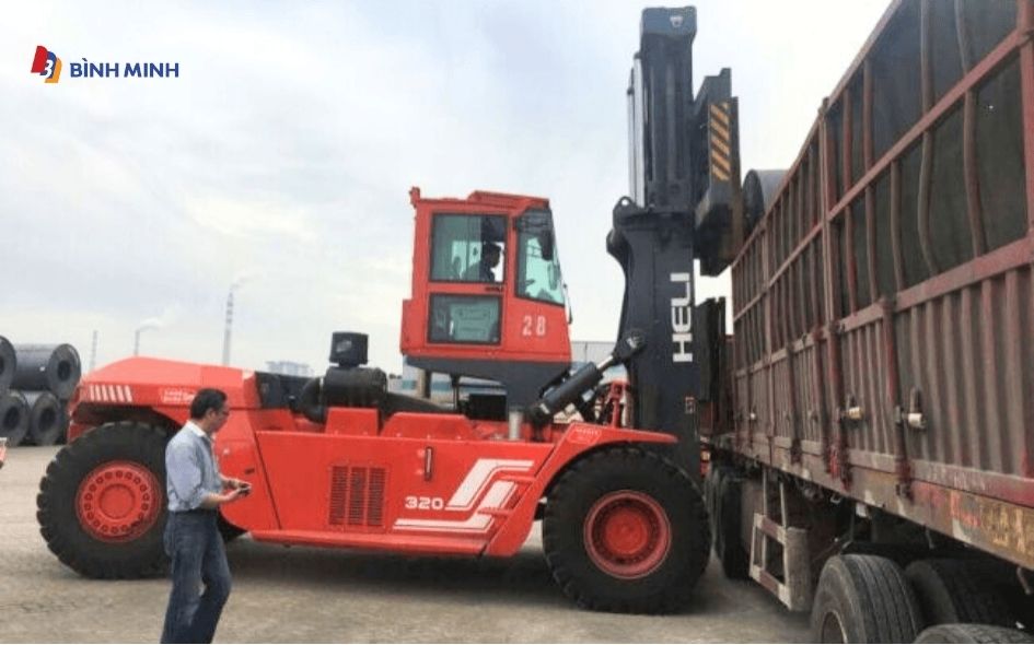 Hình ảnh thực tế của xe nâng tải trọng lớn 