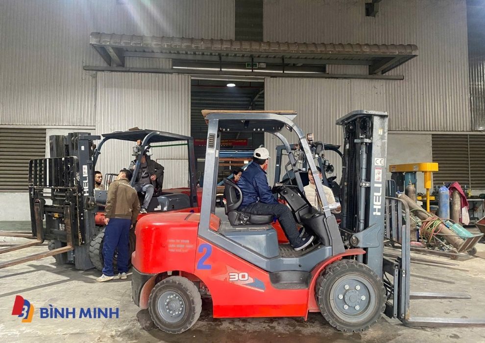 Kiểm tra xe nâng trước khi vận hành