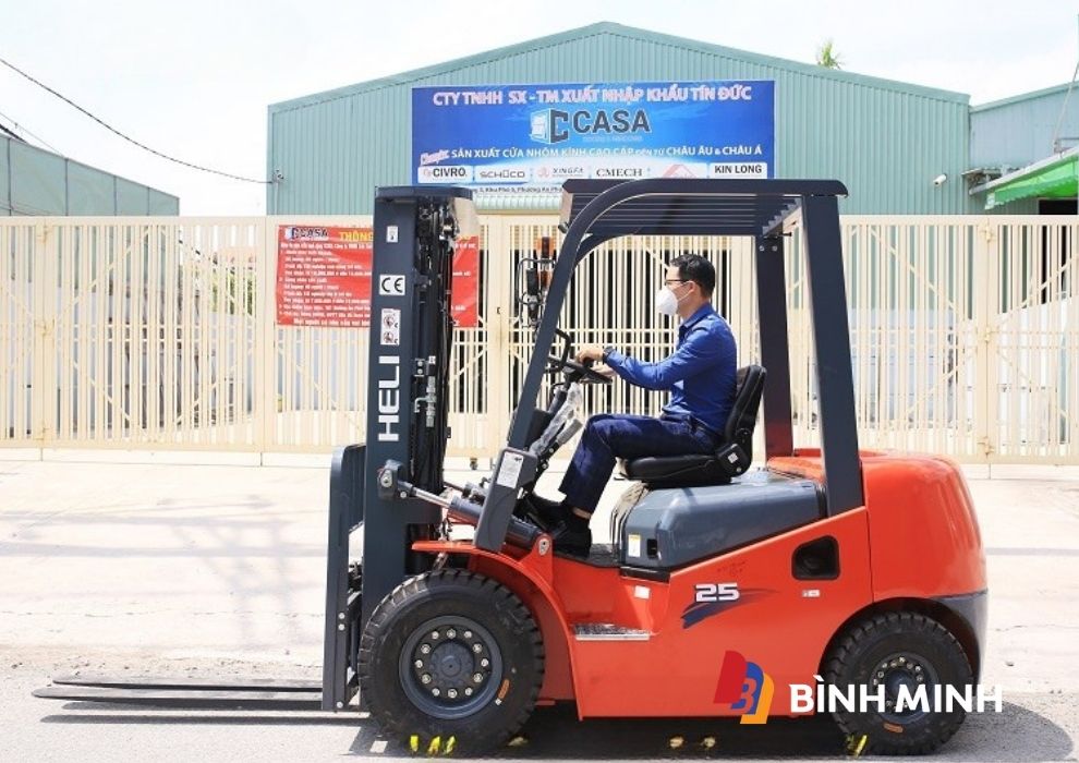 Vận Hành Xe Nâng Với Độ Chính Xác Cao