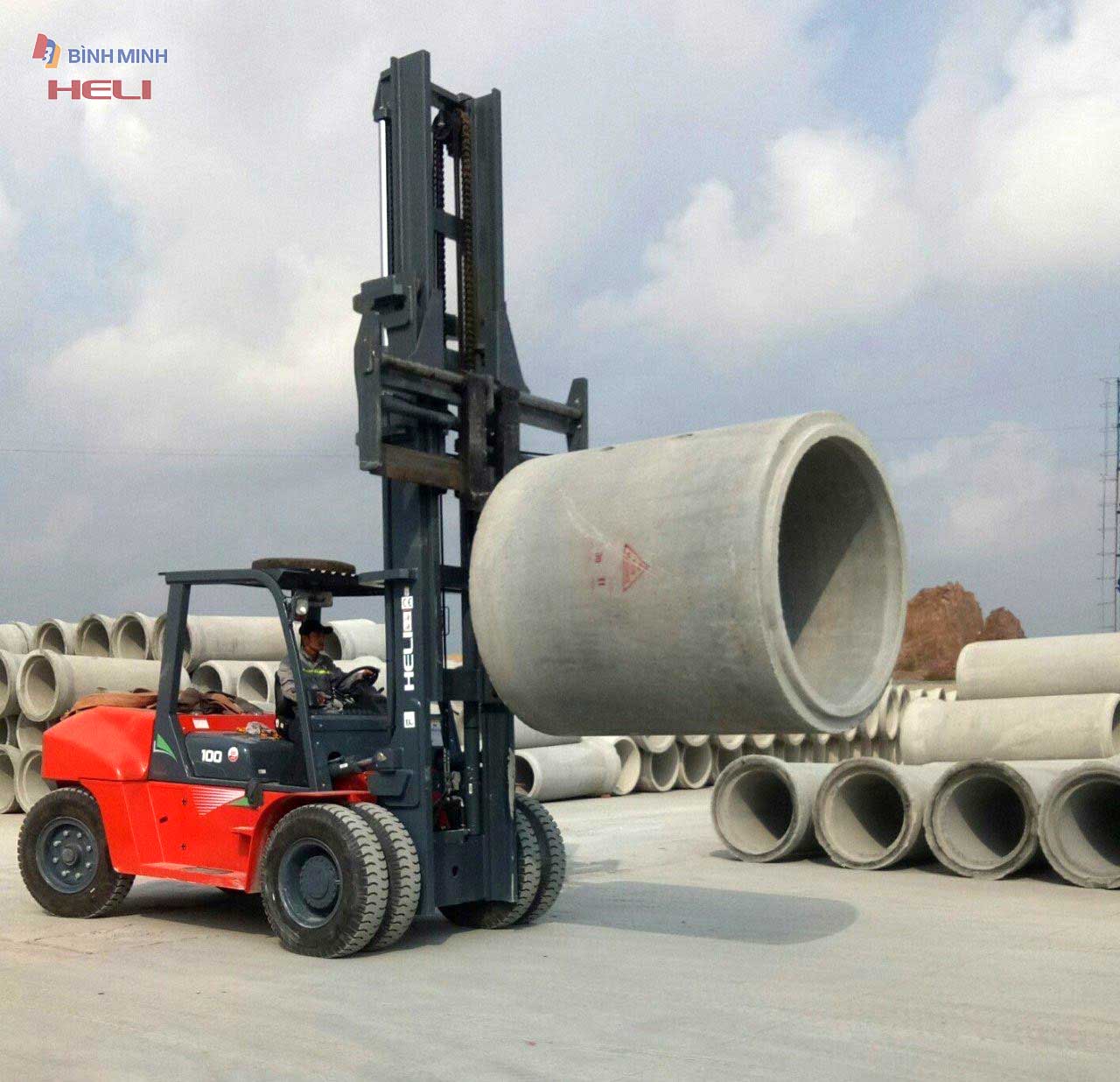 Xe nâng 10 tấn Heli nâng ống cống