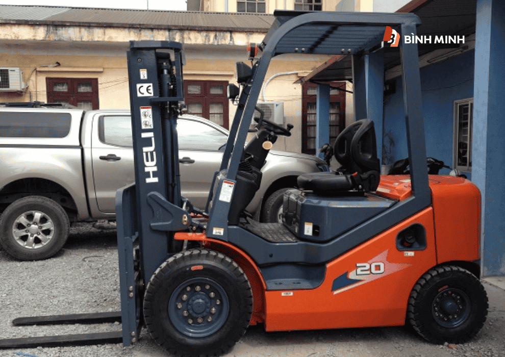 Xe nâng dầu Heli 2 tấn