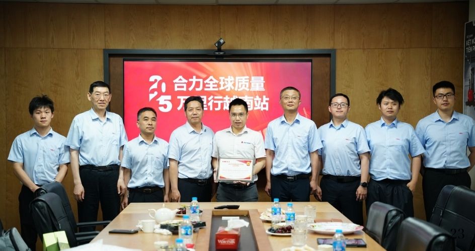 Bình Minh tiếp đón đại diện nhà máy Heli