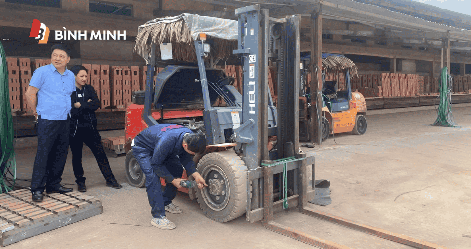 Chi phí bảo trì xe nâng điện thấp hơn xe nâng dầu