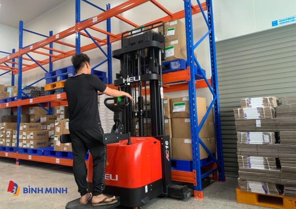 Xe nâng tay điện ứng dụng linh hoạt