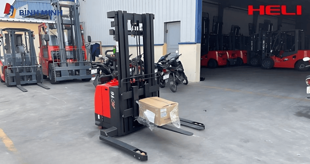 Xe nâng tay cũ là gì và có nên mua lại hay không