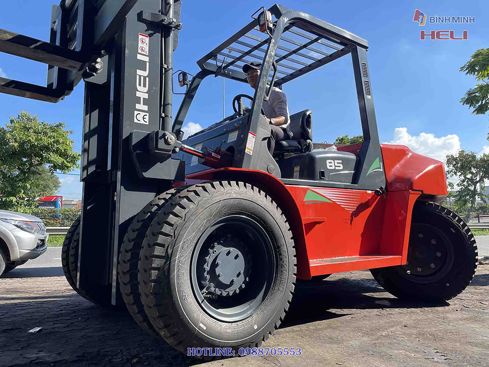 xe nâng 8 tấn