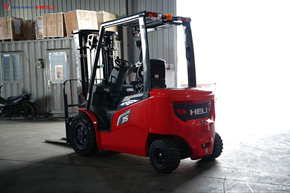 Xe nâng tải trọng trên 3 tấn cho thuê tại Quảng Ninh
