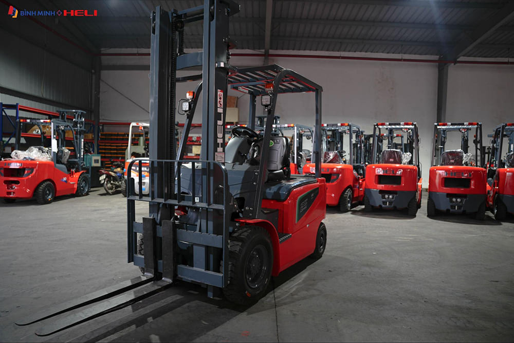 Dịch vụ cho thuê xe nâng theo ngày tại Quảng Ninh