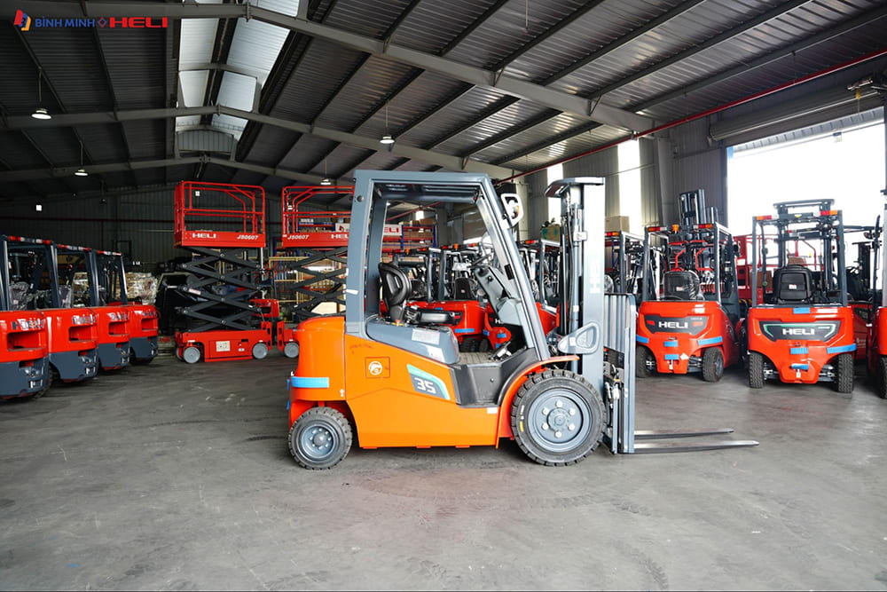 Xe nâng tải trọng 2-3 tấn cho thuê tại Quảng Ninh