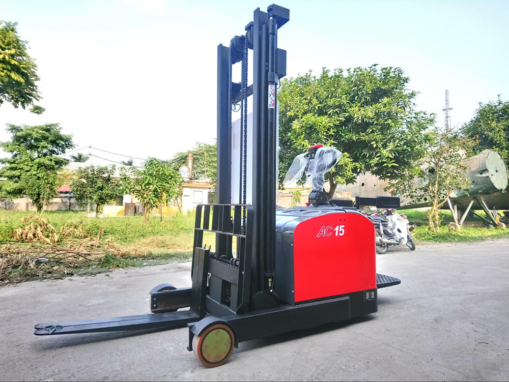 xe nâng có được đi ra đường không