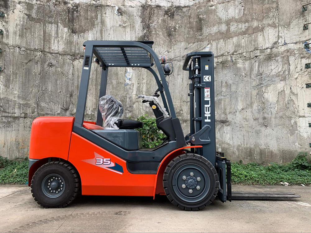 xe nâng có được đi ra đường không