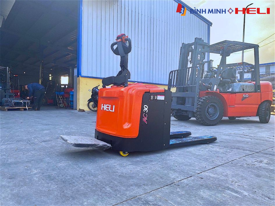 Xe nâng điện đứng lái 3 tấn