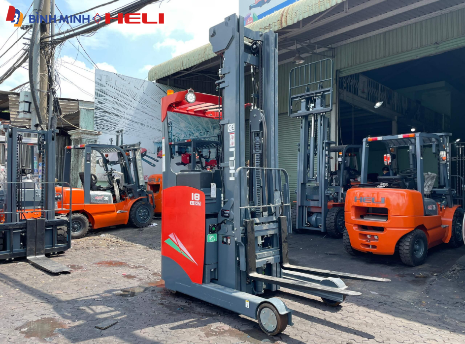 Xe nâng điện đứng lái