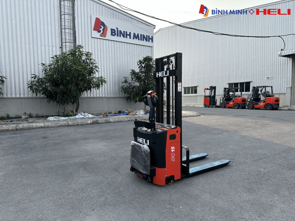 Xe nâng điện tay cao 1.5 tấn