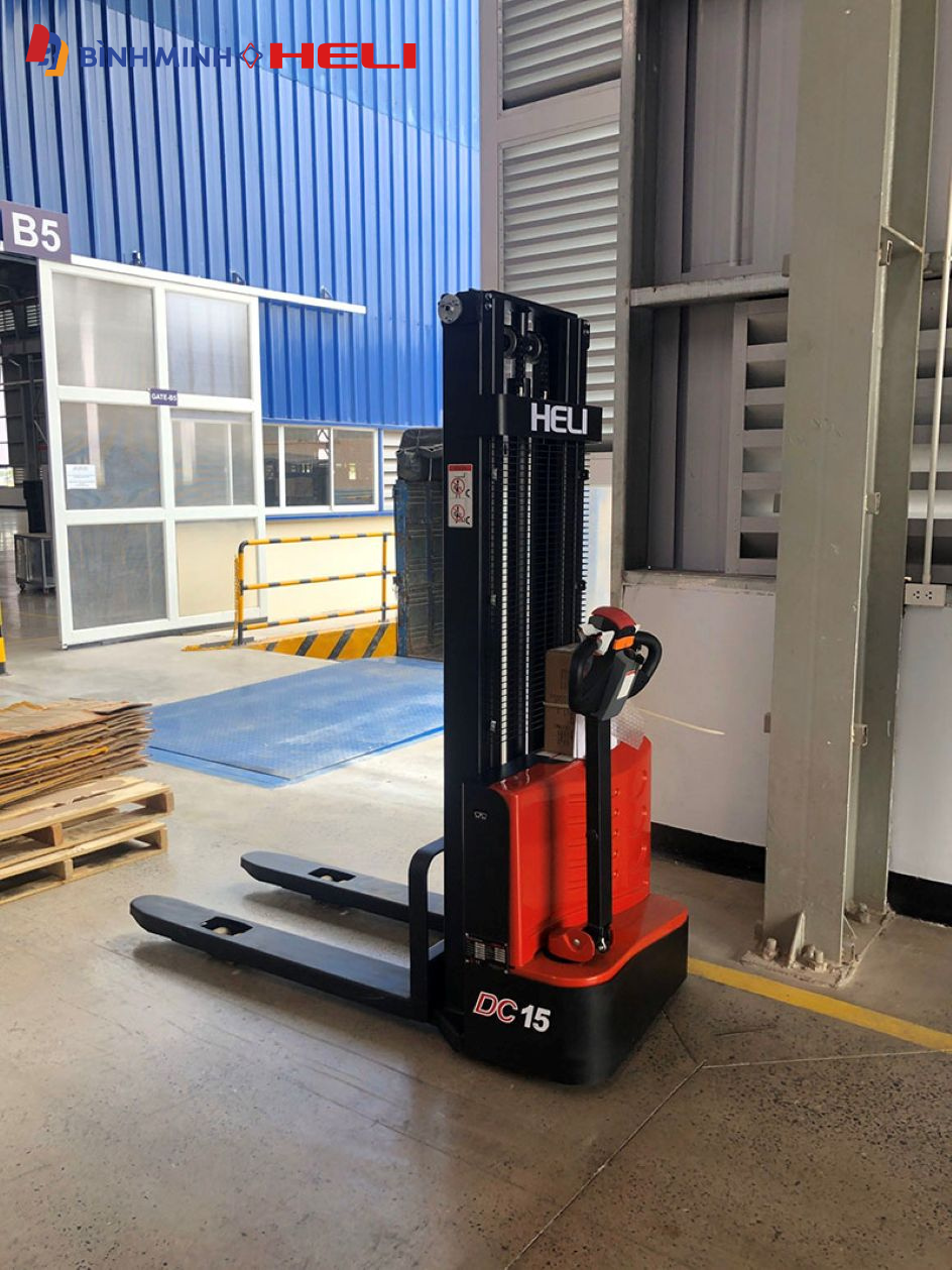 Xe nâng tay cao 1.5 tấn Heli