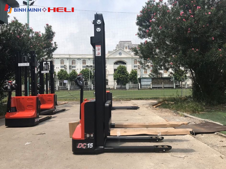 Xe nâng tay cao 1.5 tấn