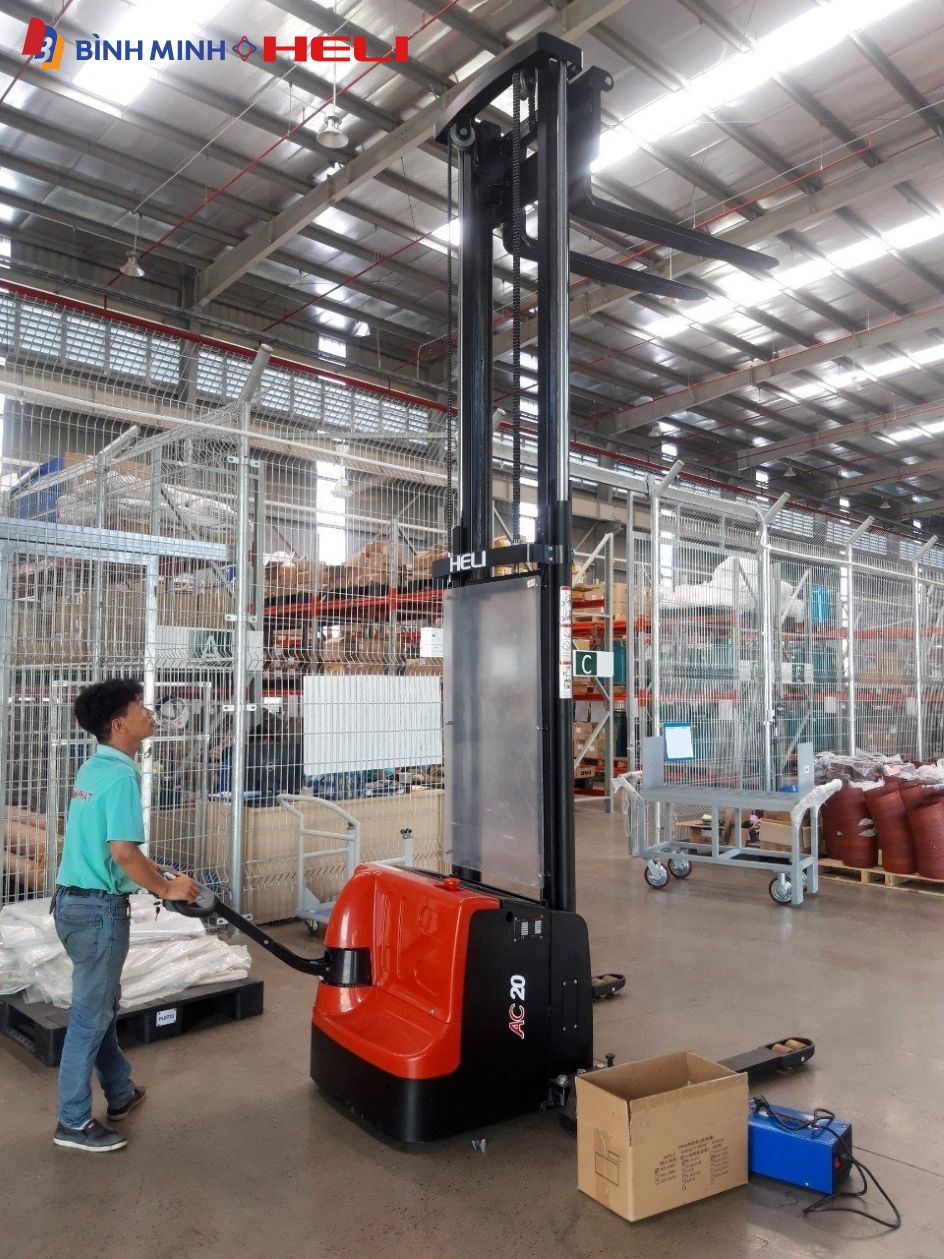 Xe nâng tay cao Heli 2 tấn CDD20J-K