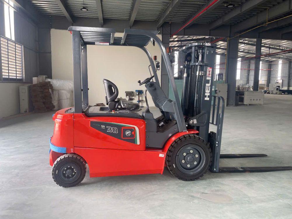 Xe nâng điện 4 bánh Heli tải trọng 3 tấn