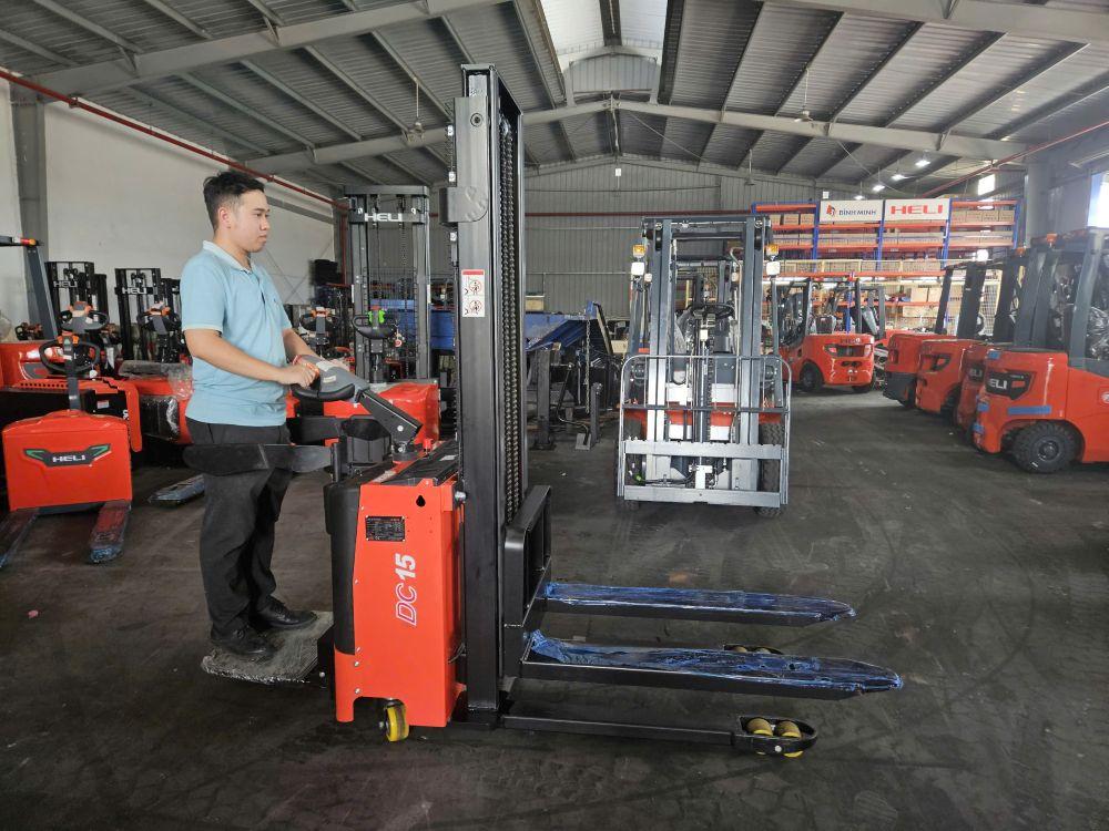 Xe nâng tay điện cao Heli tải trọng 1.5 tấn