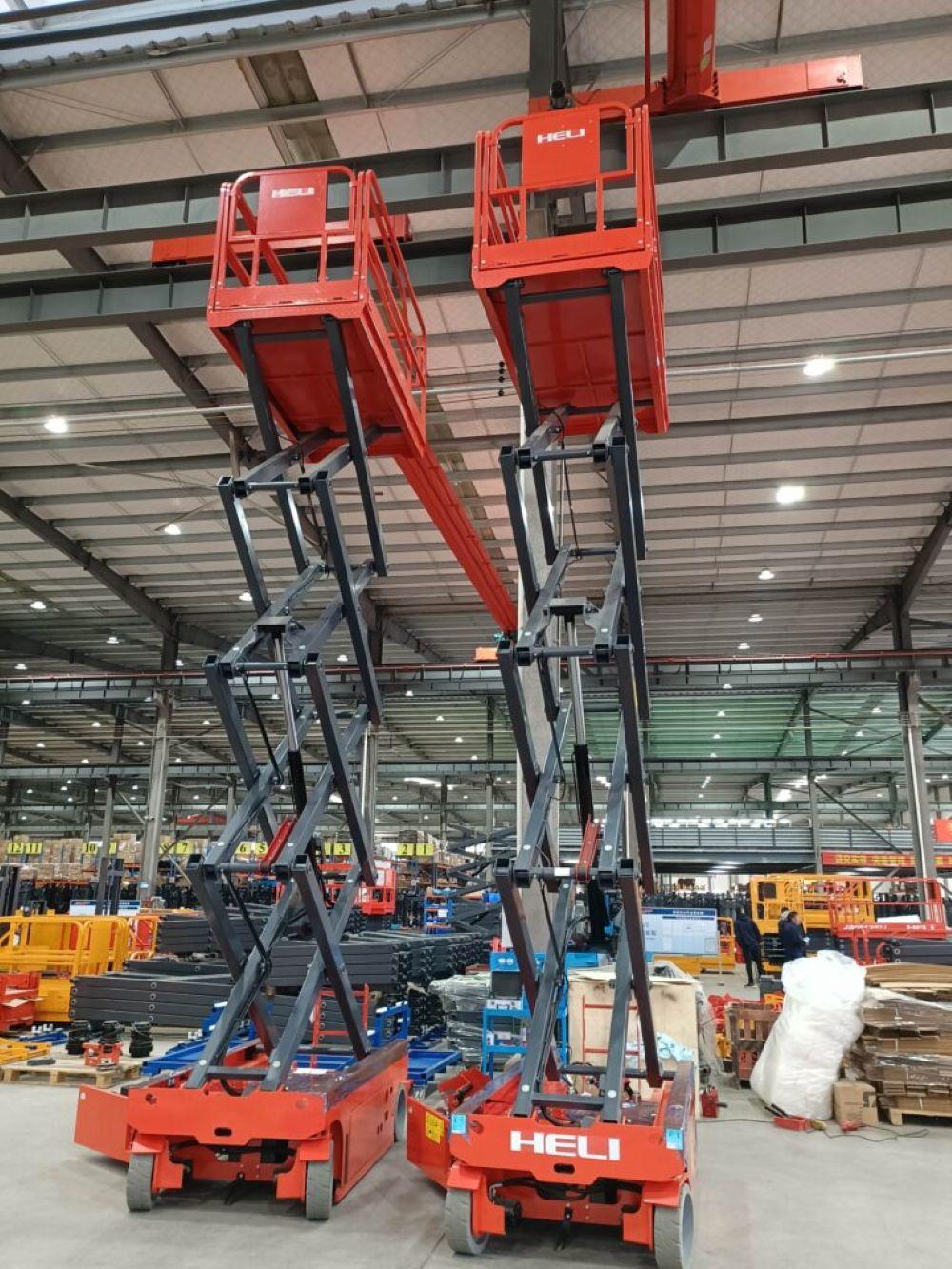Xe nâng người cắt kéo Heli