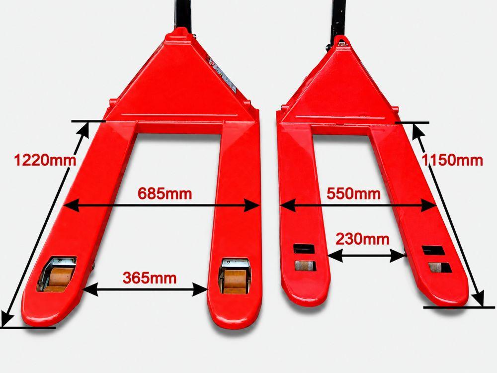 So sánh kích thước của xe nâng tay càng rộng với xe nâng tay càng hẹp
