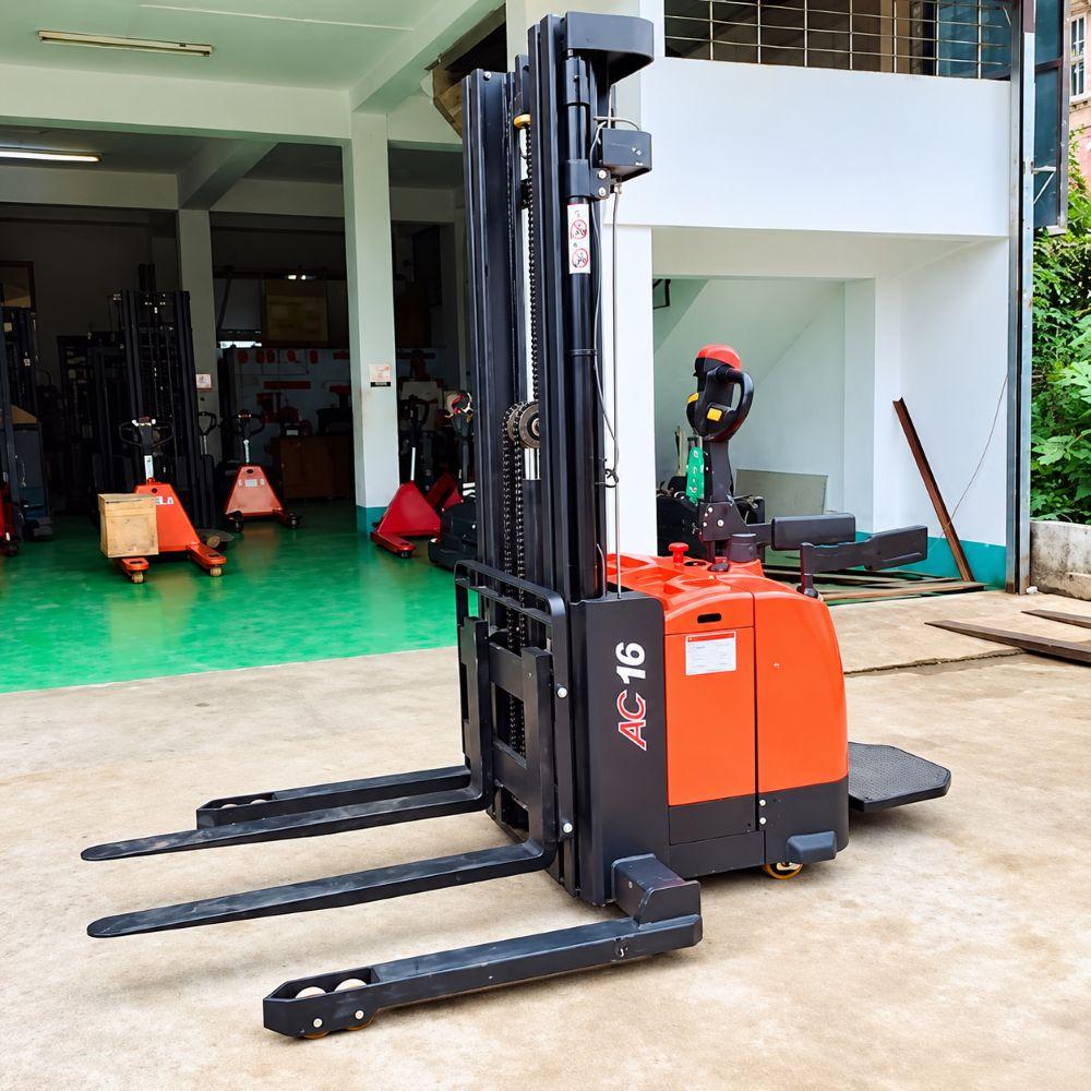 Càng nâng mở rộng sang 2 bên với khung nâng có thể tùy chọn chiều cao của CTD16-D920